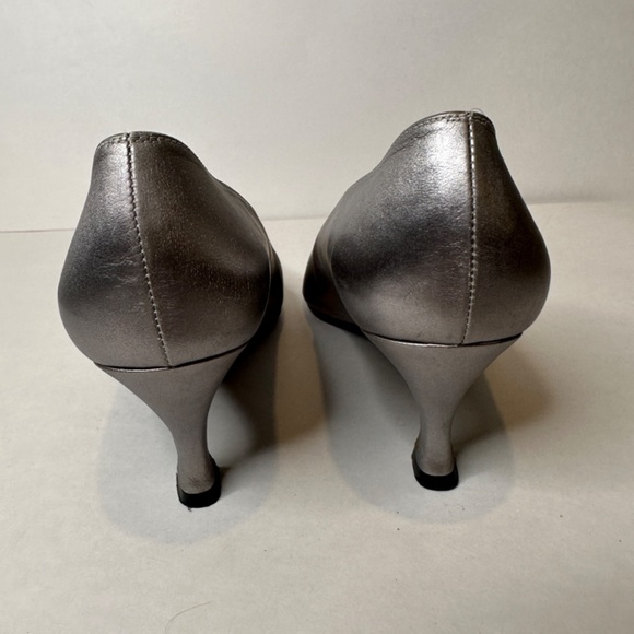 Stuart Weitzman silver vintage pump heels - Picture 14 of 15